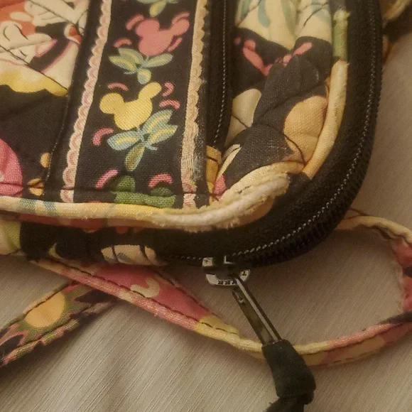 VERA Bradley Disney Mickey Mouse Crossbody Bag - Picture 6 of 8